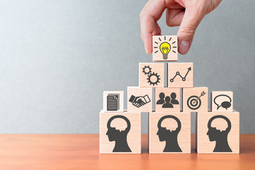 凯蒂猫的童话故事：猫和老鼠做朋友